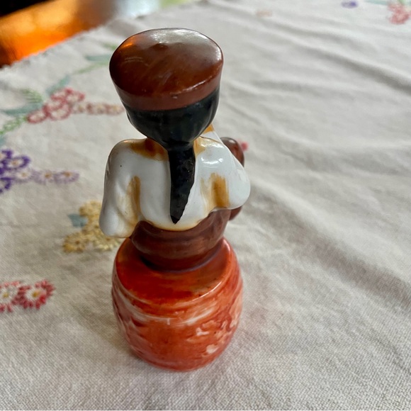 Vintage Asian Man Sitting on Barrel Figurine. Occupied Japan. 5"H x 4"W - Picture 4 of 16